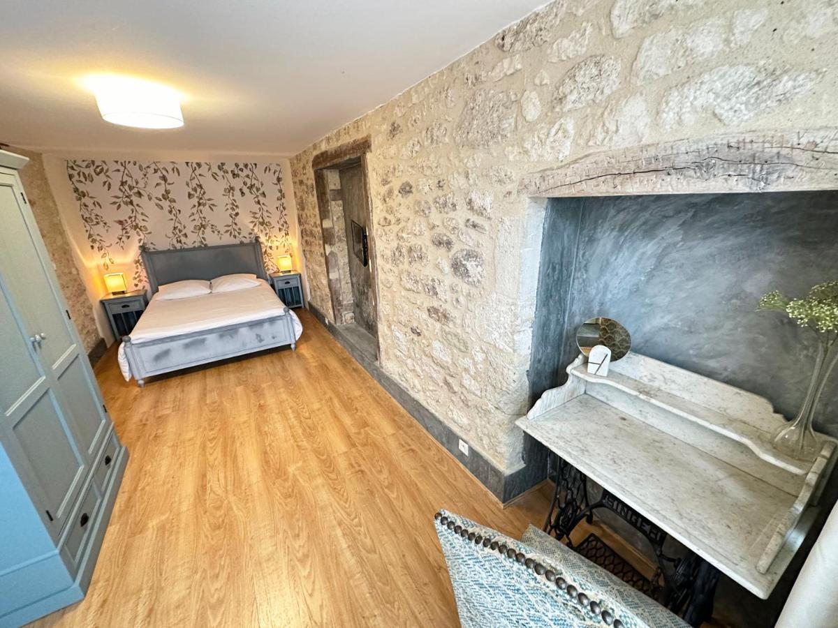 Gites Du Chateau De Panisseau Thenac  Luaran gambar